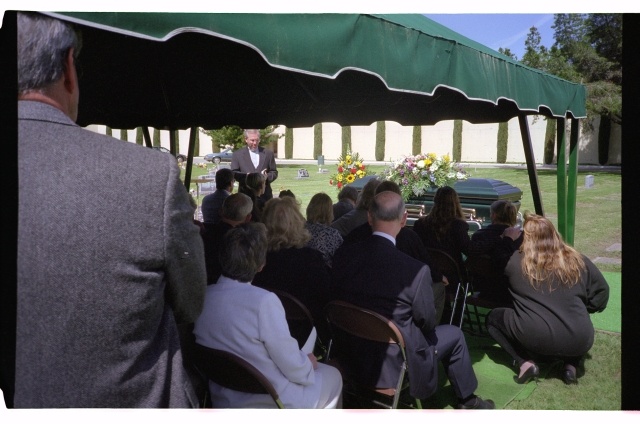 Hans Mägeri matused Lady Family Sutcliffe kalmistul San Luis Obispos, USAs