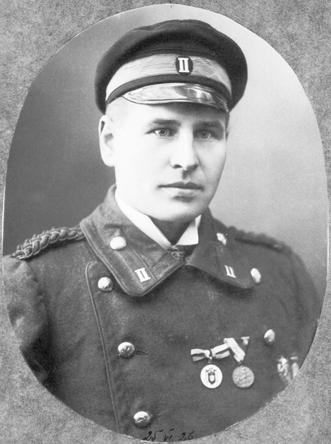 Tuletõrjuja paraadmundris Leopold Konnovi portree