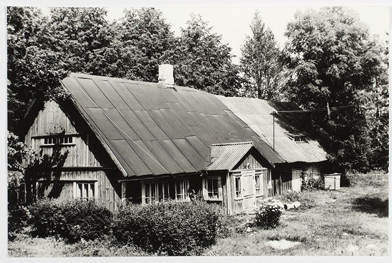 Vaiste mõisa sulaste maja. Mari Sõmer (s 1907) tuli sellesse 1913. a Tõhelast.