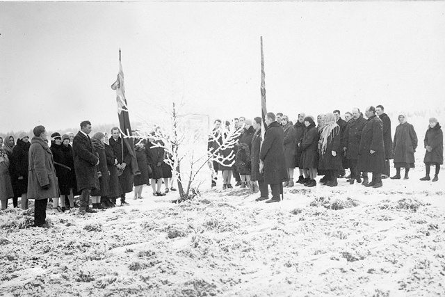 Kooliõpetaja Salme Kesleri mälestussamba avamine