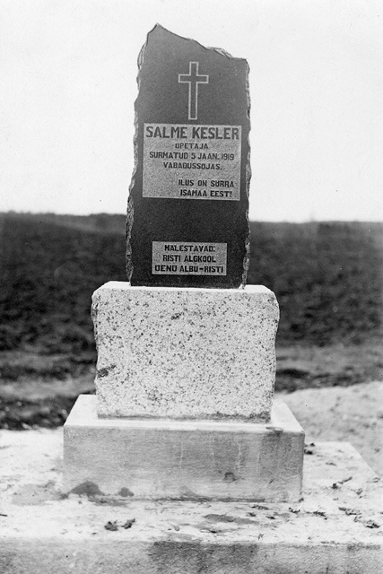 Noore kooliõpetaja Salme Kesleri mälestussammas