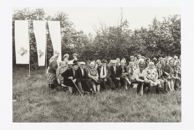 15. juunil 1987. aastal jätkusid vepslastele pühendatud pidustused (prazdnik "Derevo þizni") Järvede külas.