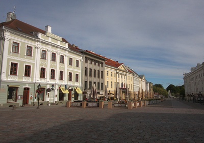 Suurturg, vaade Raekoja eest Kivisillale rephoto