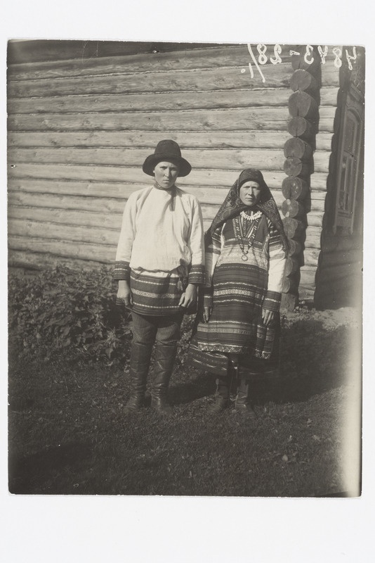 Rahvariides mees ja naine 1928. a.
