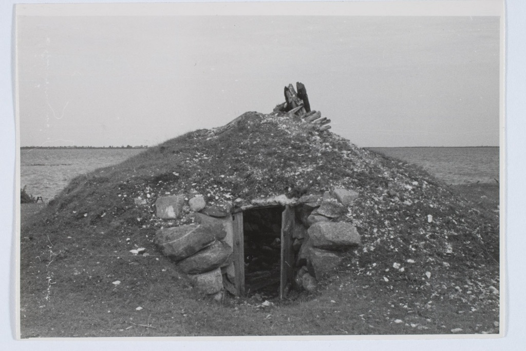 Kalurite muldonn, "võrkmaja", Sarve k, Pühalepa khk