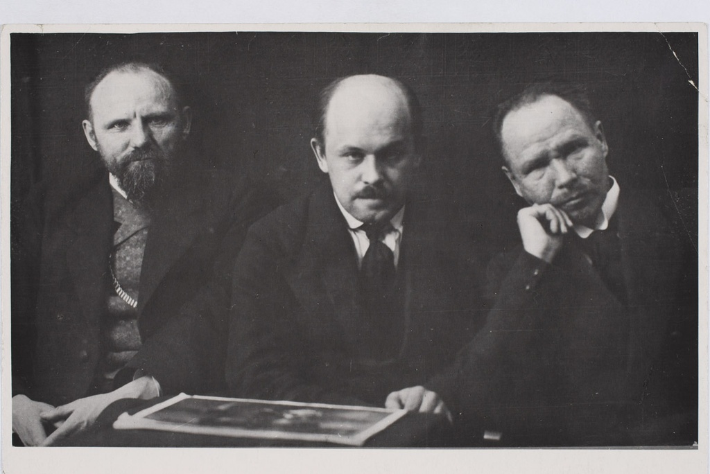 Kunstnikud Kristjan Raud, Nikolai Triik ja Hans Laipmann