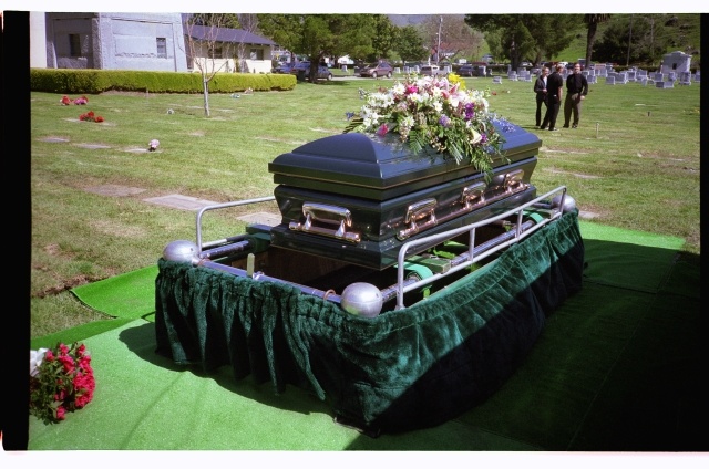 Hans Mägeri matused Lady Family Sutcliffe kalmistul San Luis Obispos, USAs