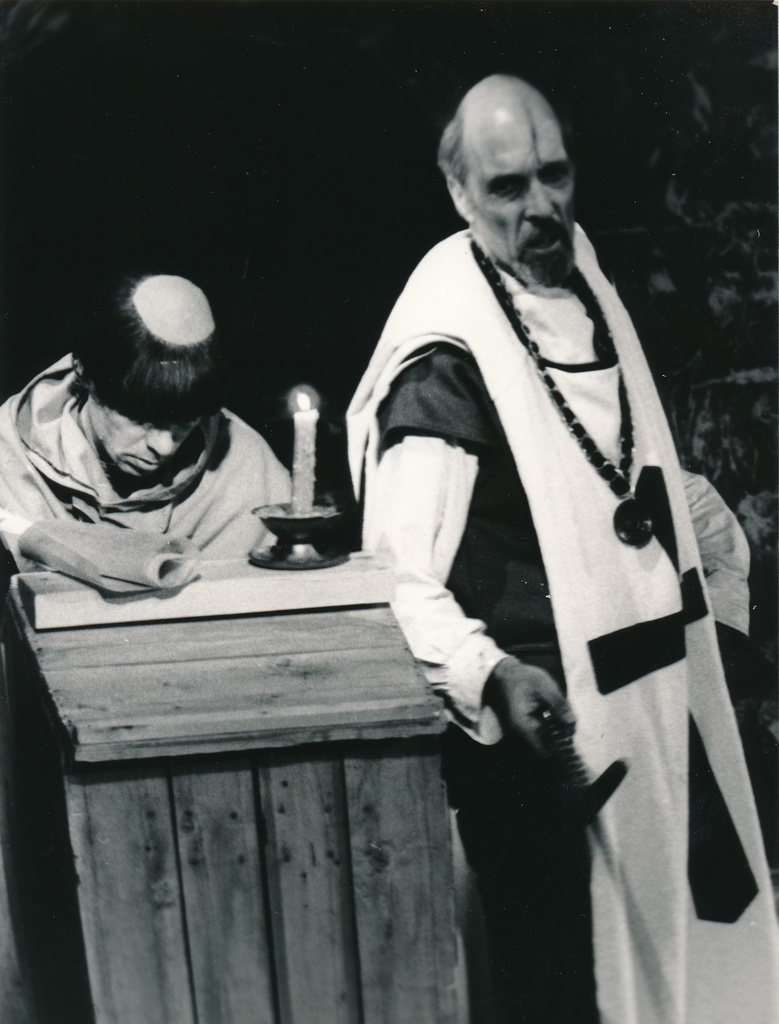 Rakvere Teater, A. Biin Selles kindlas kivimajas