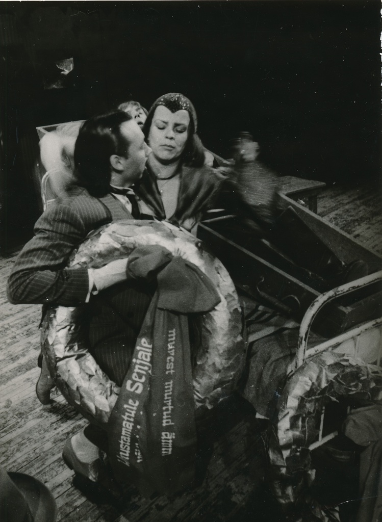 Rakvere Teatri lavastus Enesetapja