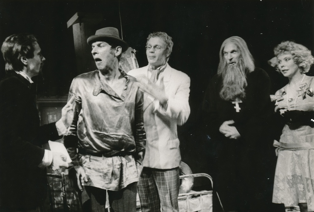 Rakvere Teatri lavastus Enesetapja