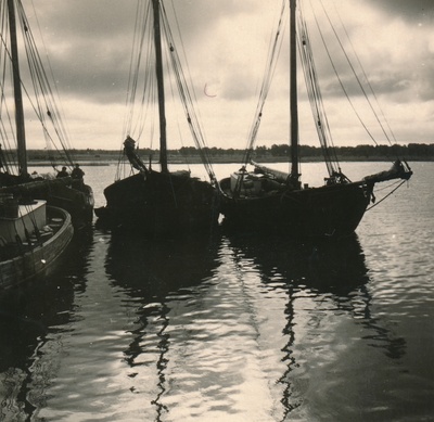 Silgulaat Kaupsaare sadamas Mahu rannas  similar photo
