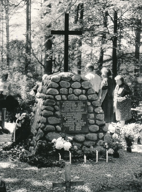 Nõukogude Liidu okupatsiooni ohvrite mälestussammas Iisakus
