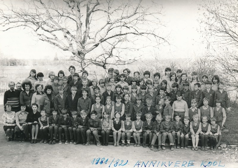 Annikvere 8-kl kooli õpilased ja õpetajad