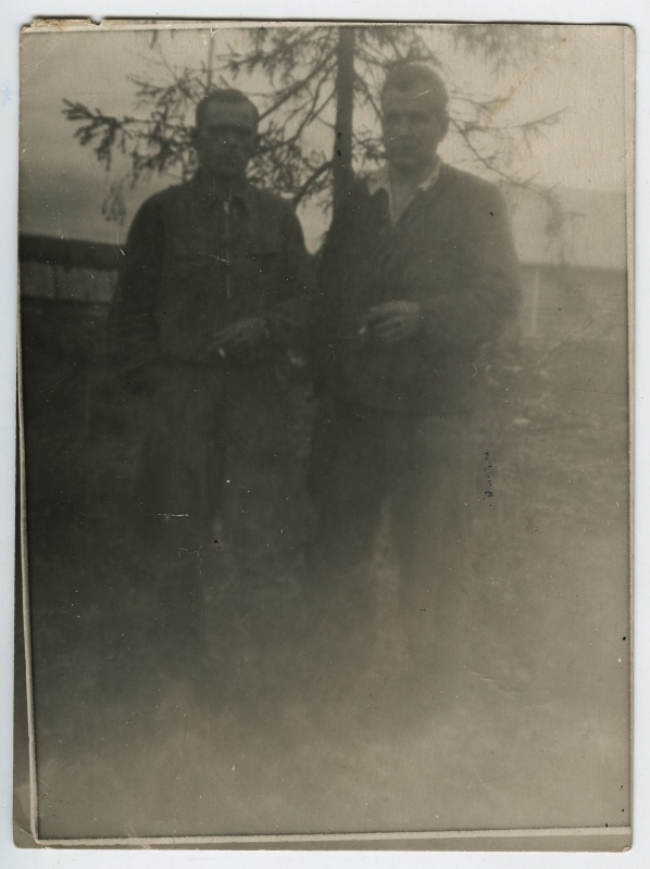 Nikolai Kiivit ja Voldemar Martner (vasakul) Uurali vangilaagris.