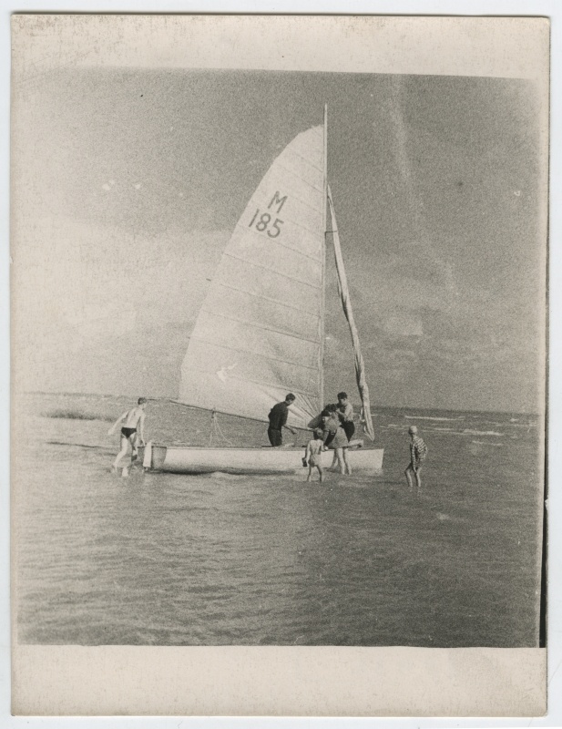 Kirovi oblastisse väljasaadetud eestlased purjepaadiga [Vjatkal].