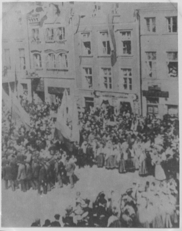 Tallinn - VI üldlaulupeo rongkäik Raekoja platsil.