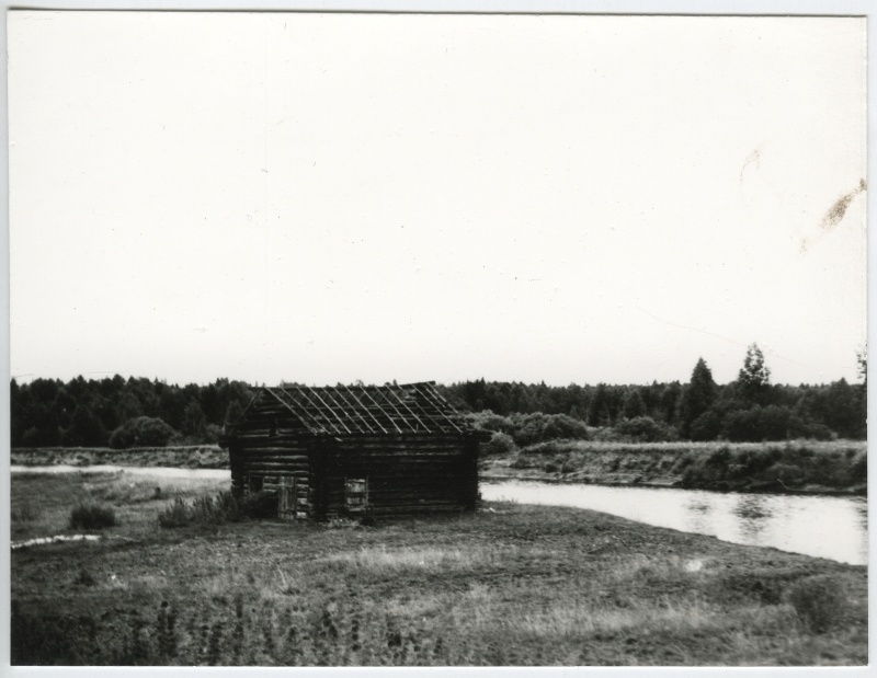 Perekond Koese ja Peegli elamu Mišenski metsapunktis, kus töötasid väljasaadetud eestlased.