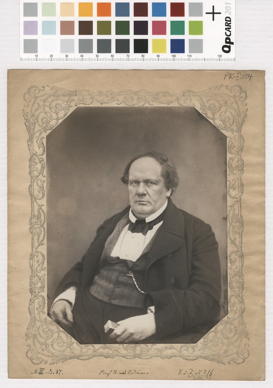 Portree: Joh. J. Fr. Erdmann (1809-1858). Sündis 20.06.1809.a Liivimaal. 1827-33.a õppis Tartu Ülikoolis arstiteadust. Omandas arstiteaduse doktori kraadi 1837-47.a oli Volmari linnaarst. 1847-58.a oli Tartu Ülikooli arstiteaduskonna sisehaiguste professo