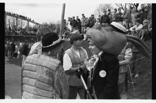 Spring Days of students 1992, in front of the boat rally Kaunas Emajõel