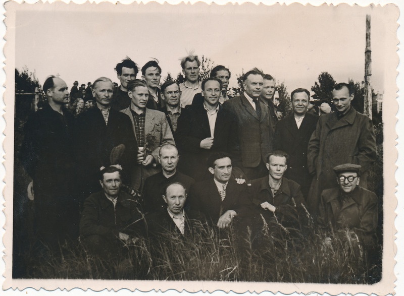 Inta vangilaagris, eestlased