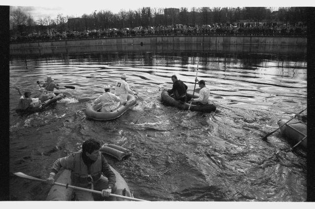 Spring Days of students 1992, in front of the boat rally Kaunas Emajõel
