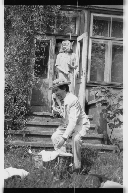 Dionysia 1993, performance in the courtyard of Tartu Writers’ House; Guido Kangur, Piret Kalda and Maria Avdjuško