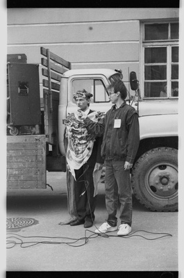 Dionysia 1992, opening of the festival at the Raekoja Square; on the left Jüri Lumiste  similar photo