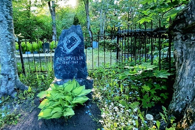 Kunstnik Arnold Peeter Vihvelini hauaplats rephoto