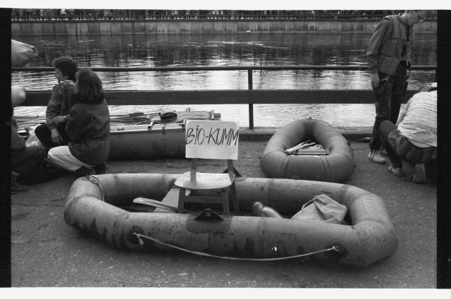 Spring Days of students 1992, in front of the boat rally Kaunas Emajõel