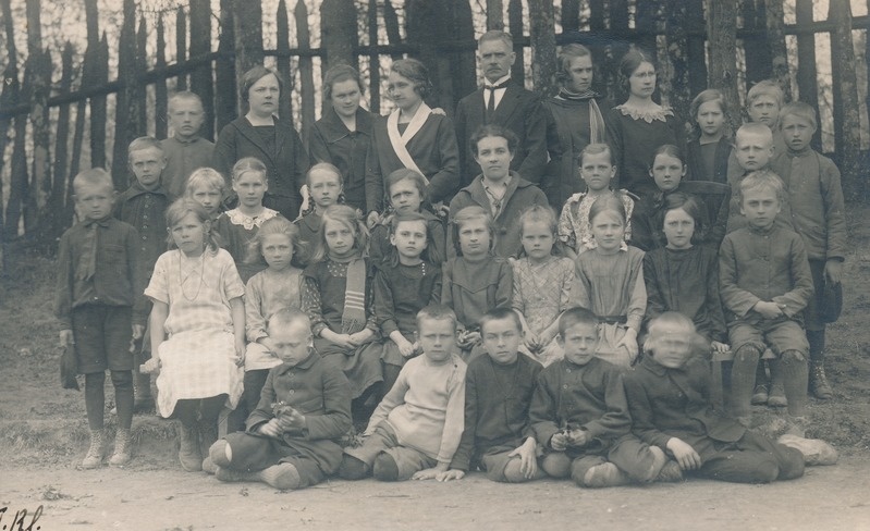 Tamsalu algkooli õpilased