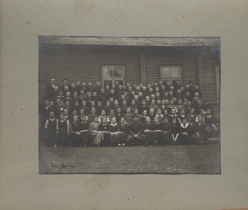 Väike-Maarja algkooli õpilased