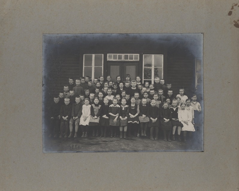 Koonu-Ärina algkooli õpilased