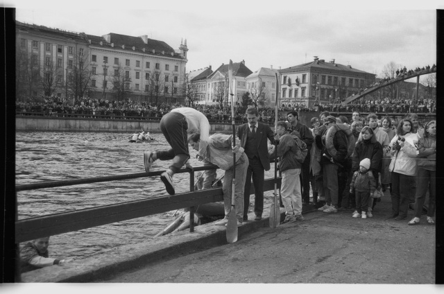 Spring Days of students 1992, in front of the boat rally Kaunas Emajõel