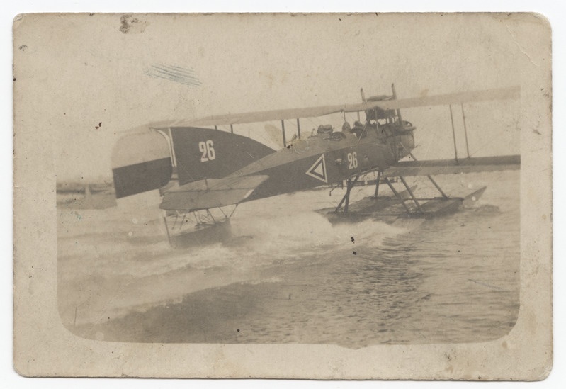 Vesilennuk Short 184 nr 26 maandumas