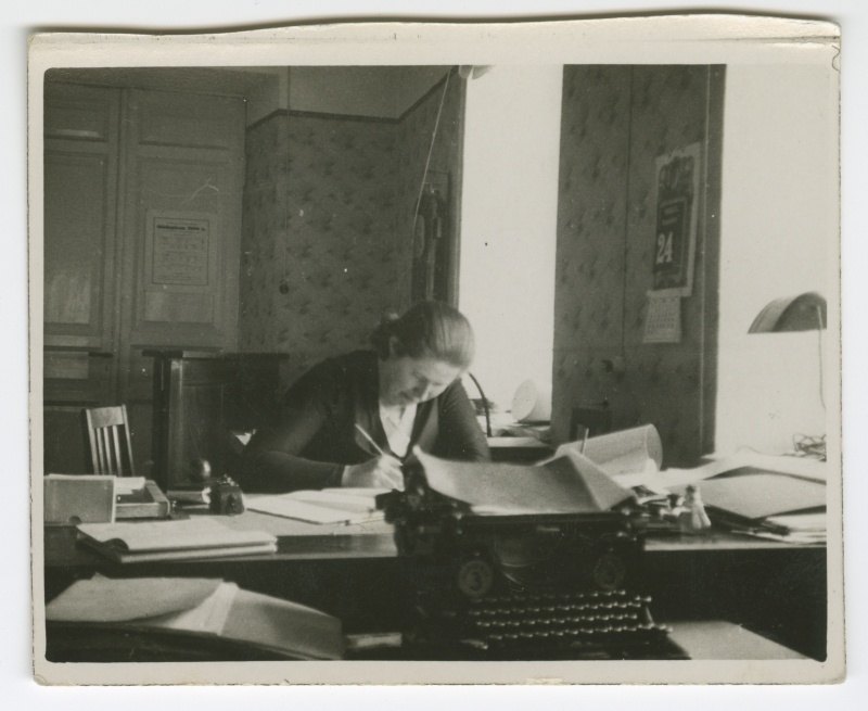 Salme Otstavel töökabinetis Veeteede Valitsuses