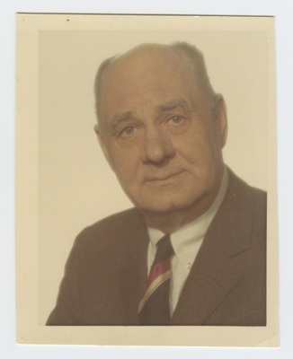 Imant Siimer (1904-1977), portree.
Vandeadvokaat, väliseestlane  duplicate photo