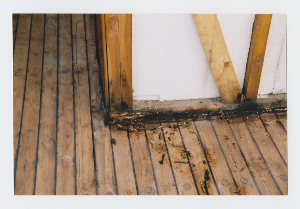 pehkinud seinakonstruktsioon