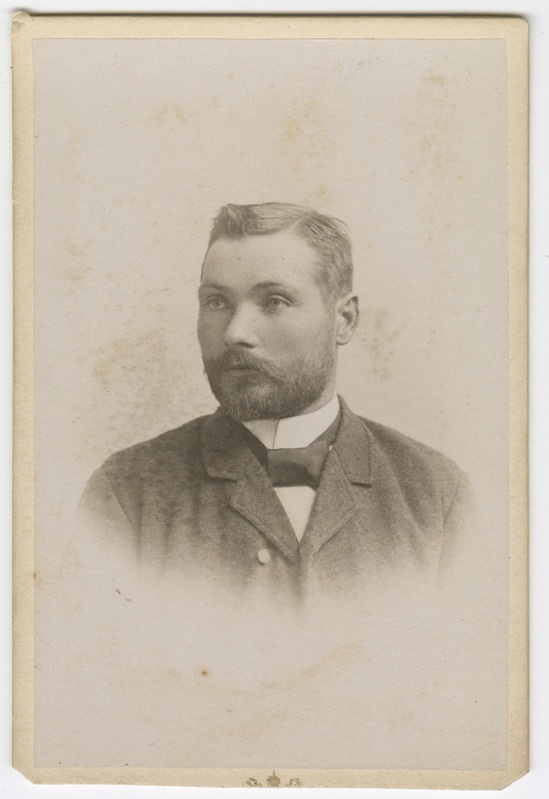 Ateljeefoto. August Järv, portree