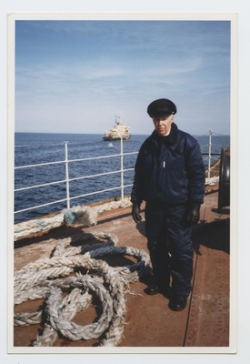 Aurik-jäämurdja "Suur Tõll" kapten Olaf Vaarmaa laevatekil  similar photo