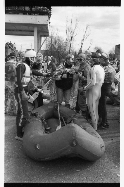 Spring Days of students 1992, in front of the boat rally Kaunas Emajõel