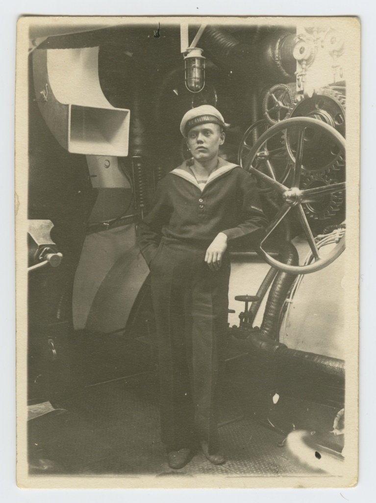 Miiniristleja "Vambola" madrus laeva masinaruumis.