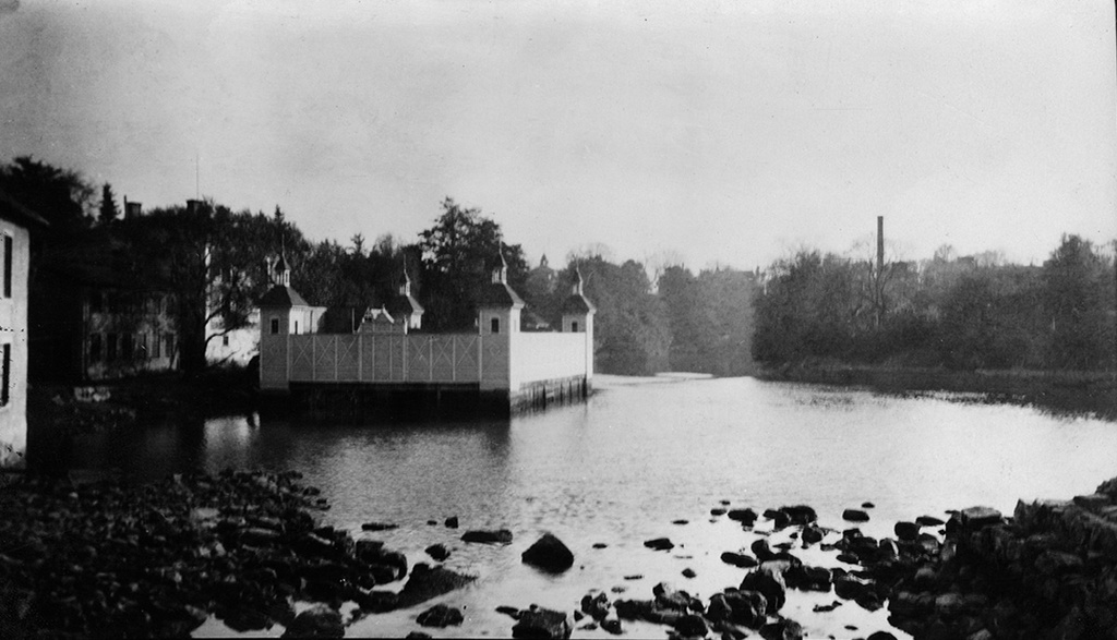 Kallbadhuset mellan Fors och stadsbron.