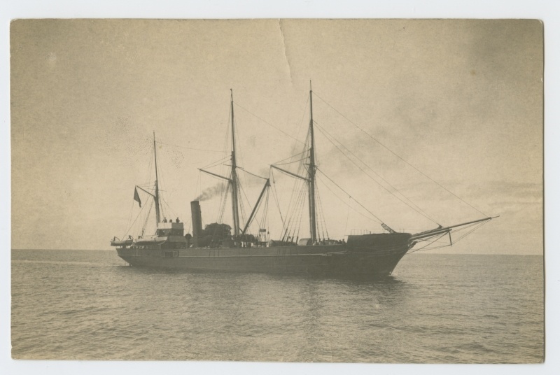 Aurulaev (sõjaväe transportlaev) merel