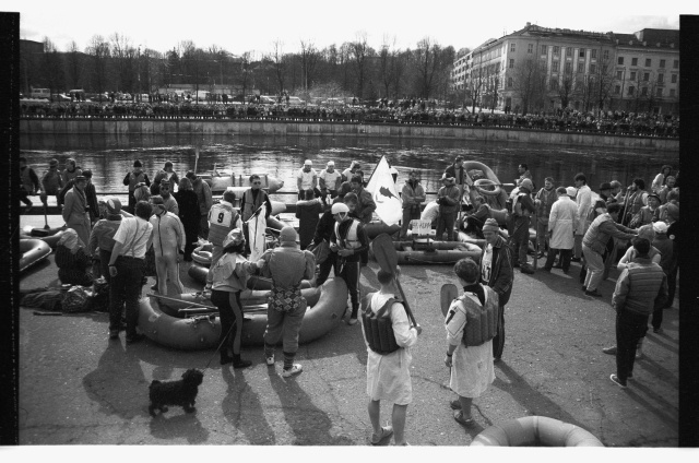 Spring Days of students 1992, in front of the boat rally Kaunas Emajõel