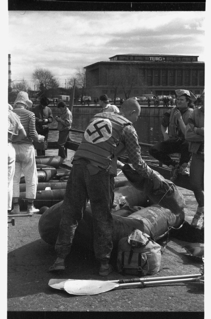 Spring Days of students 1992, in front of the boat rally Kaunas Emajõel