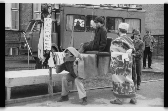 Spring Days of students 1992, free stage in front of the University of Tartu Club