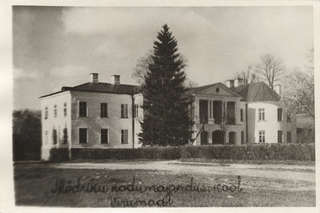 Mõdriku Home Economy School in Virumaa