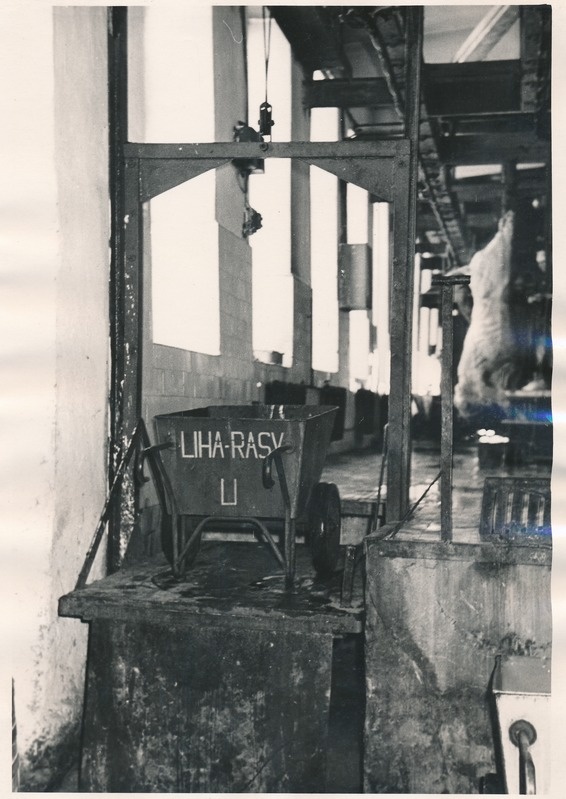 Tõstuk toodangu transportimiseks lihakombinaadis