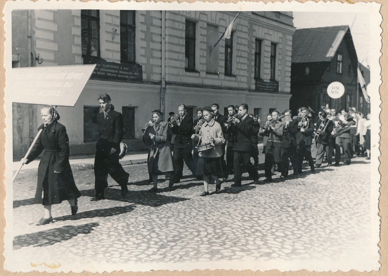 Rakvere Pedagoogiline Kool 1. mai  demostratsioonil Rakveres
