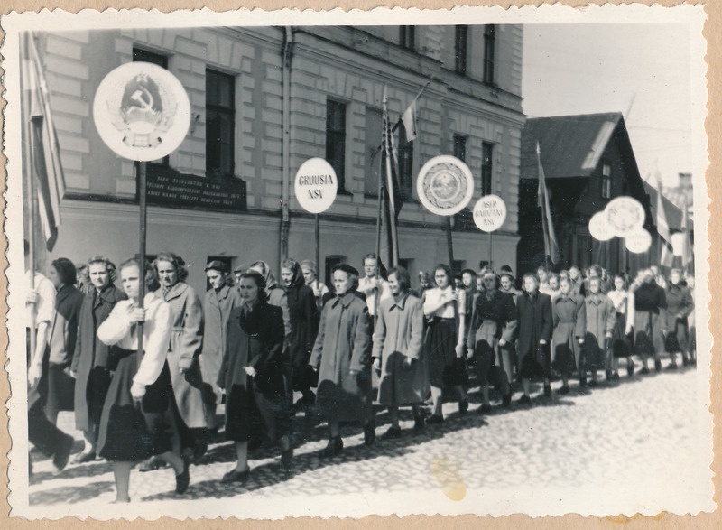 Rakvere Pedagoogiline Kool 1. mai  demostratsioonil Rakveres